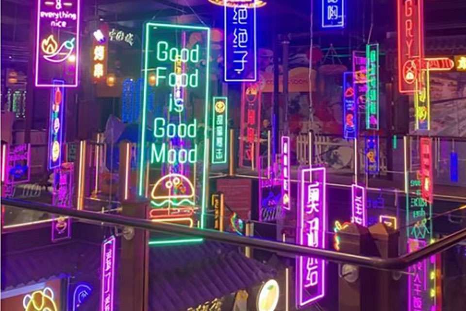 neon hanzi massage sign